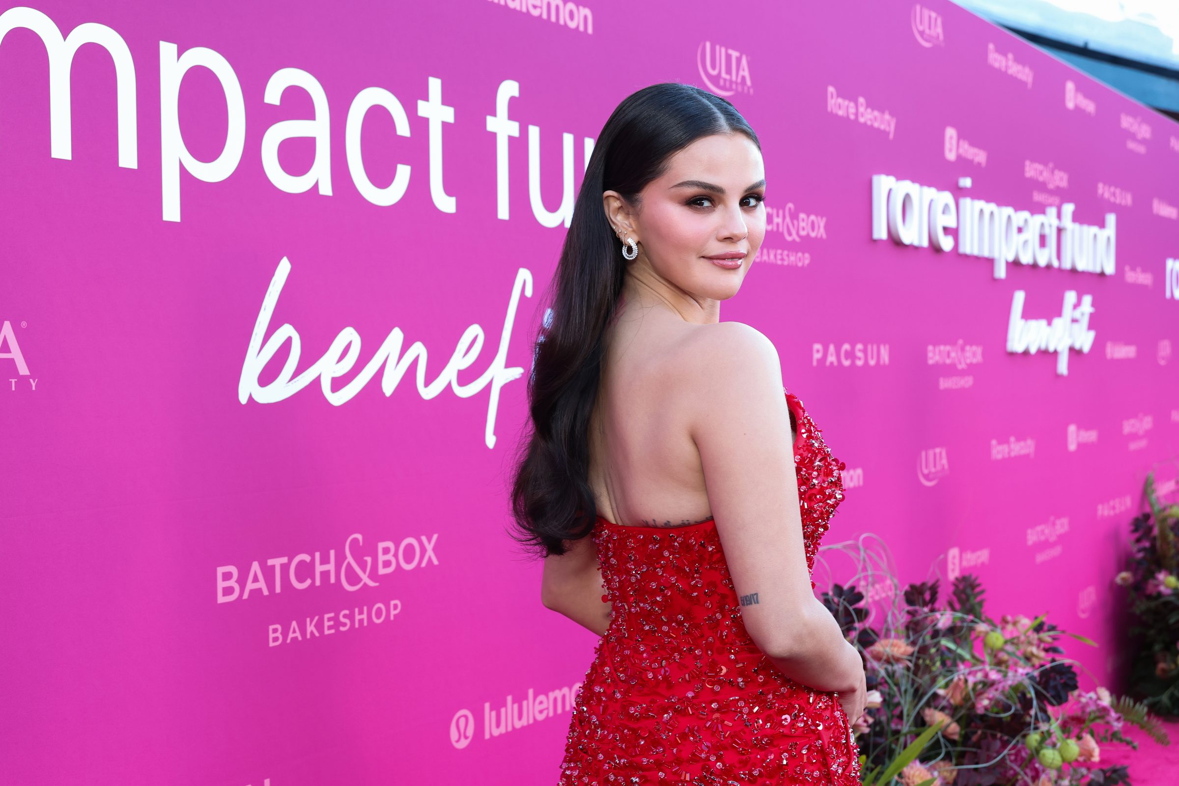 Selena Gomez Sexy (6 New Photos)