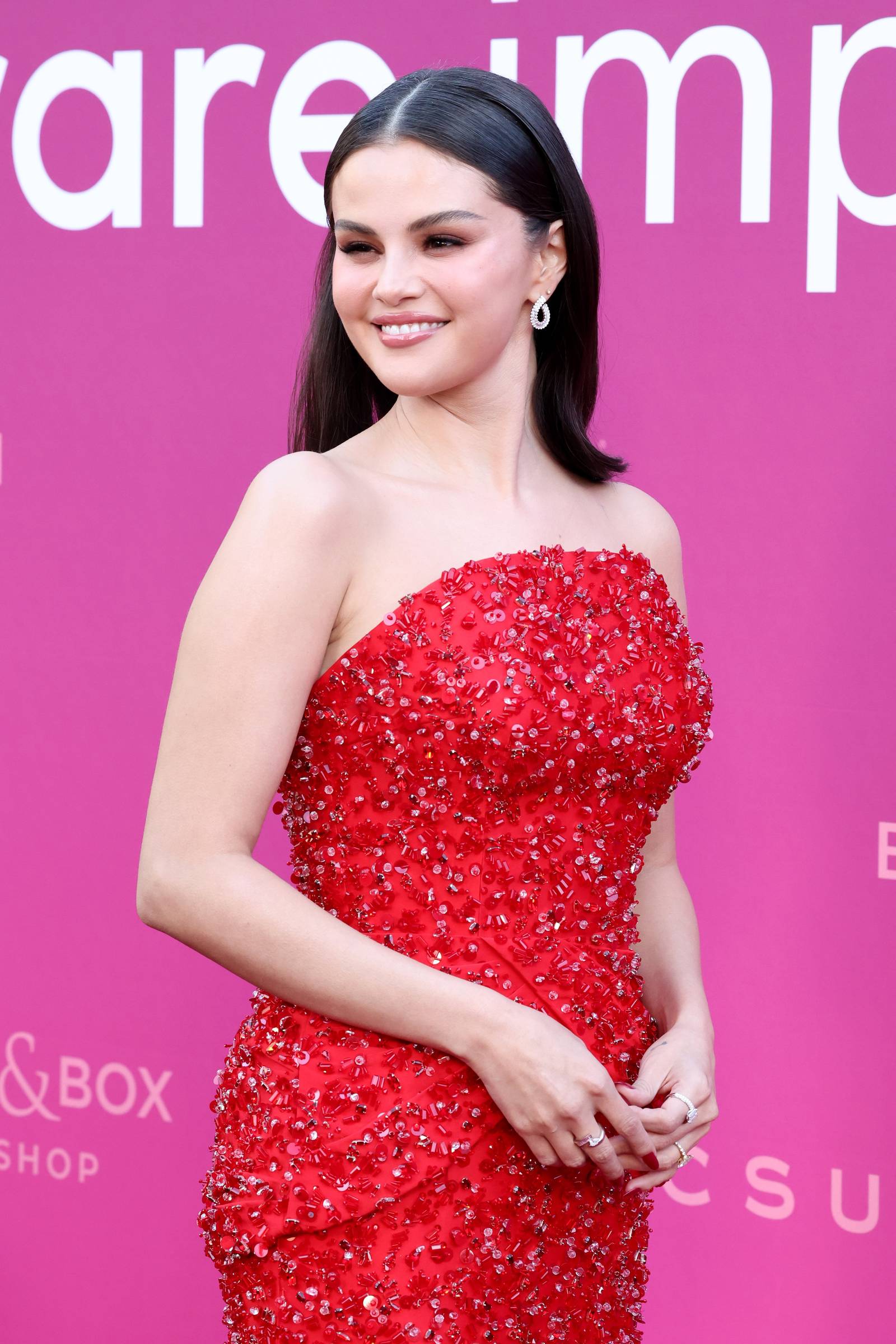 Selena Gomez Sexy (6 New Photos)