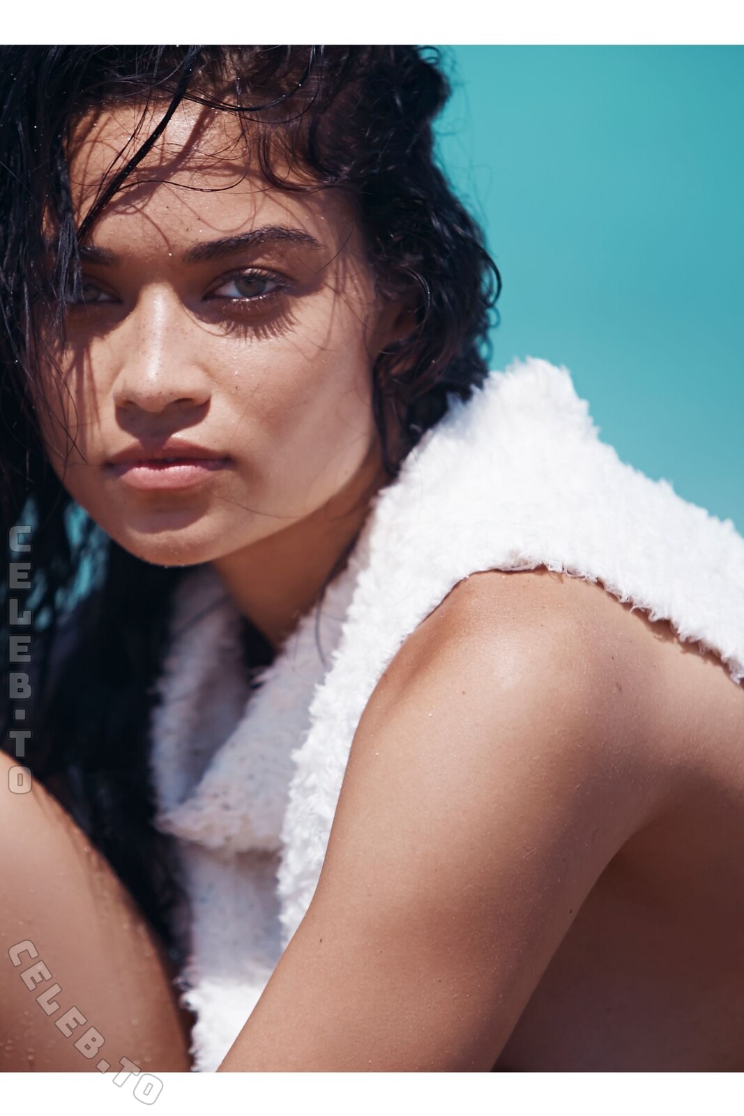 Shanina Shaik hands