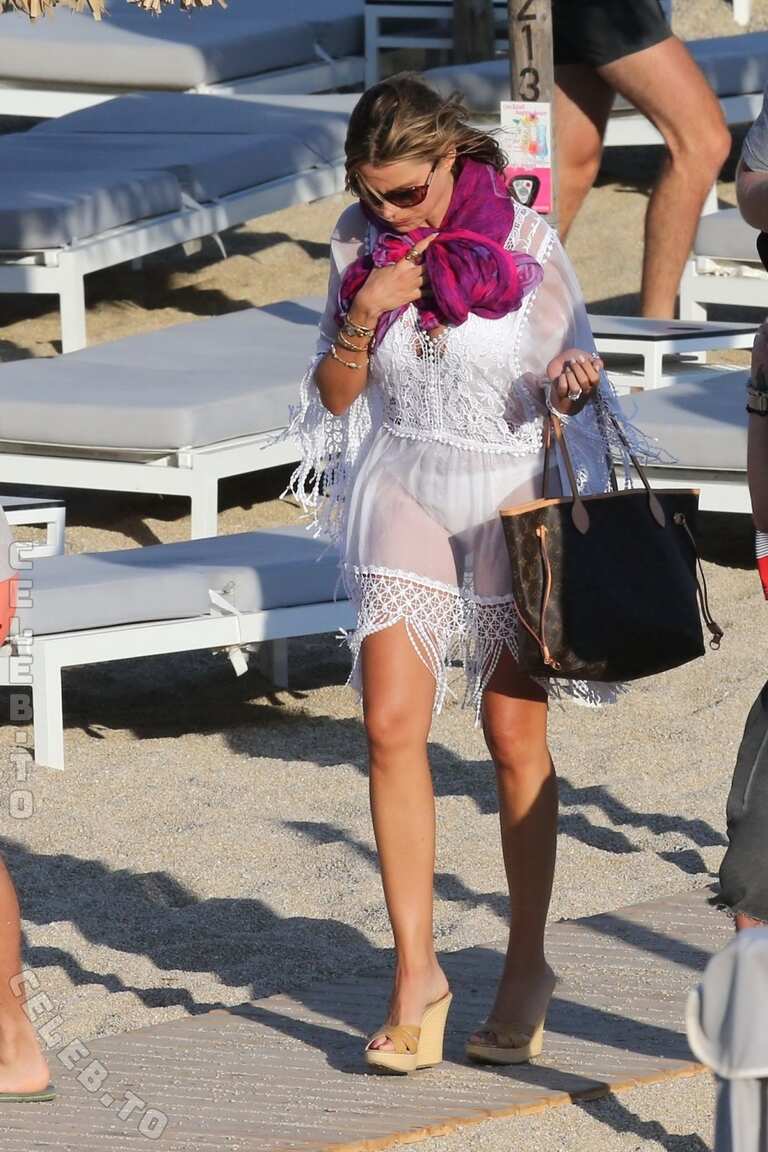 Sofia Vergara legs