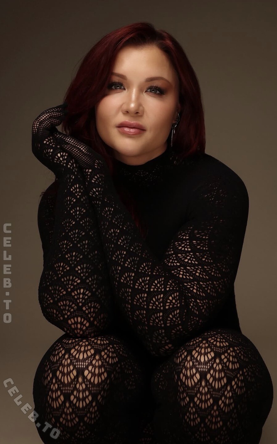 Sophia Thiel Nude & Sexy (6 Photos)