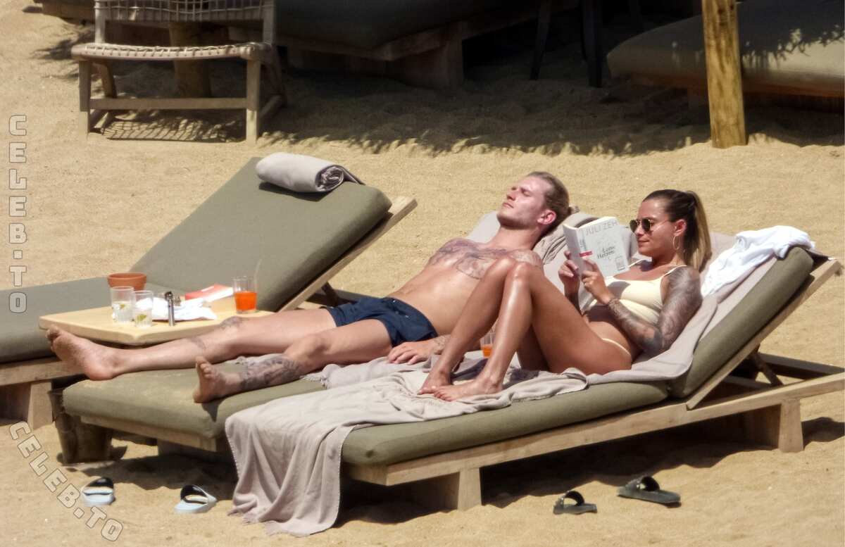 Sophia Thomalla butts