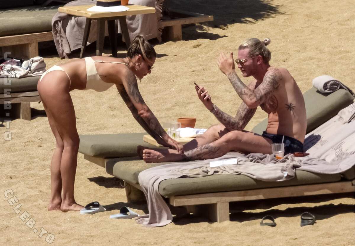 Sophia Thomalla butts