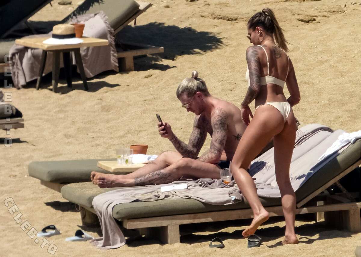 Sophia Thomalla butts