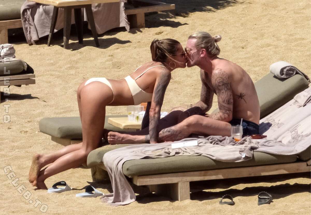 Sophia Thomalla butts