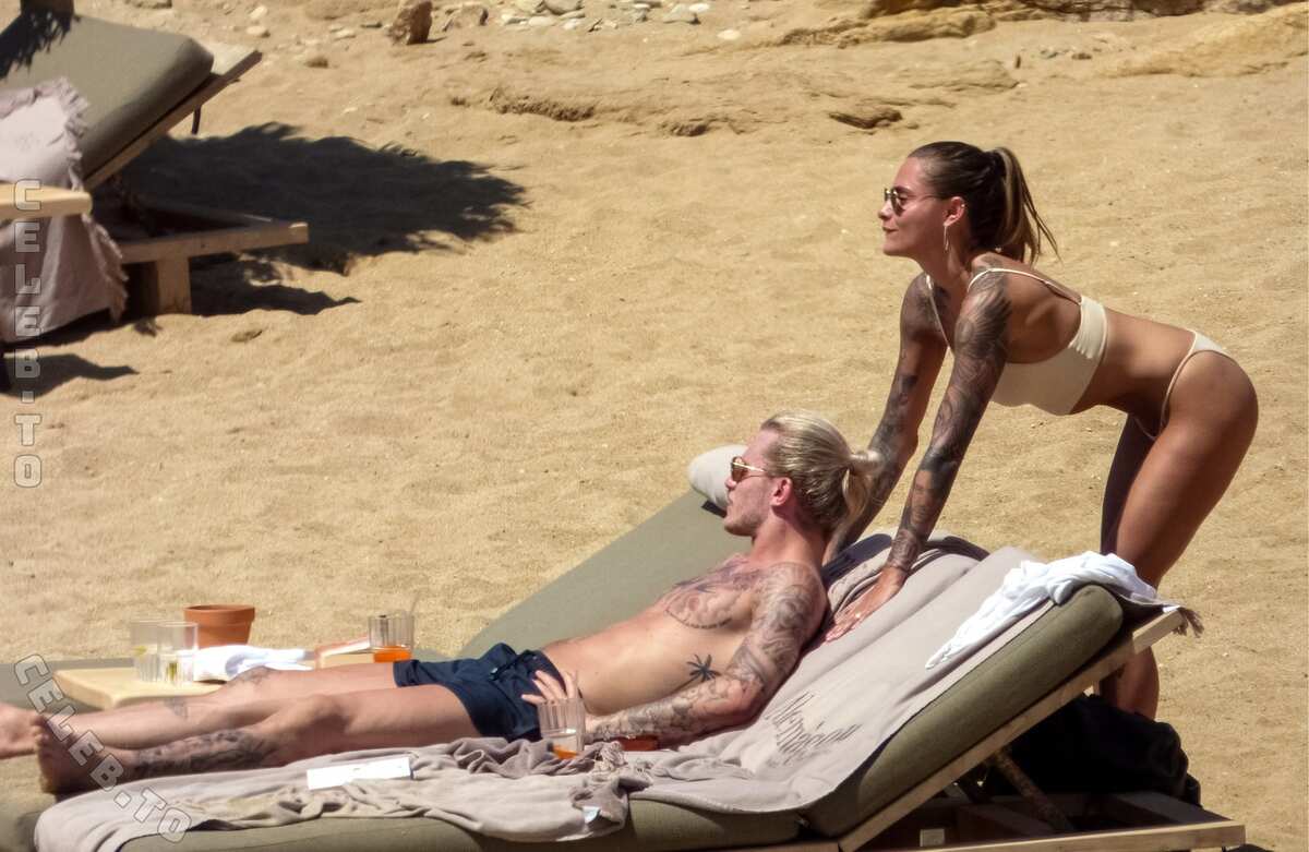 Sophia Thomalla butts