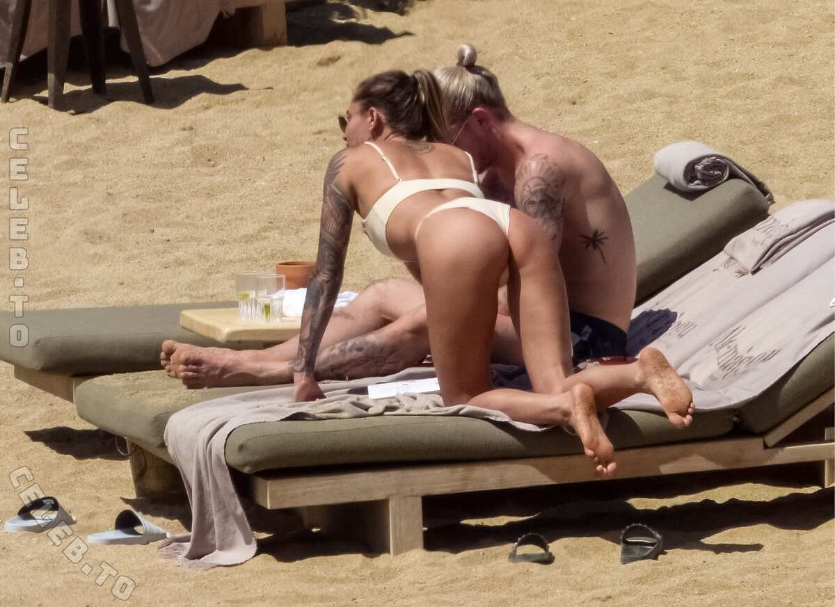 Sophia Thomalla butts