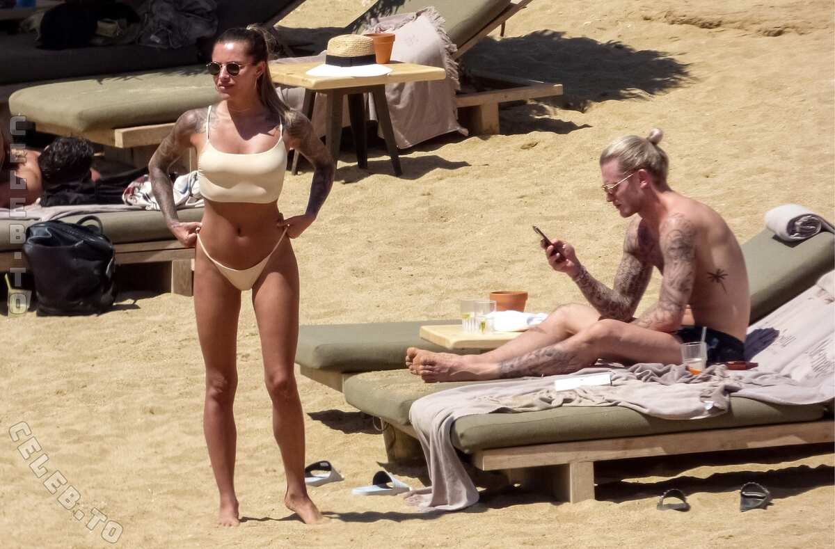 Sophia Thomalla butts