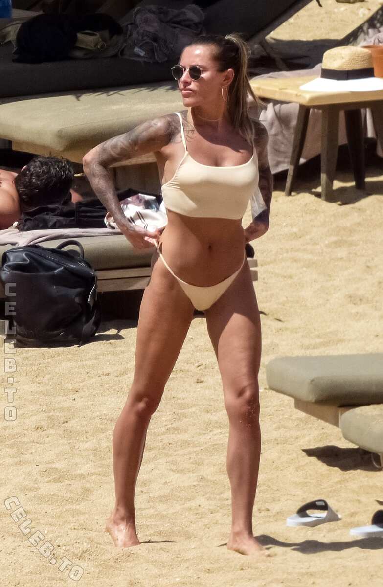Sophia Thomalla butts