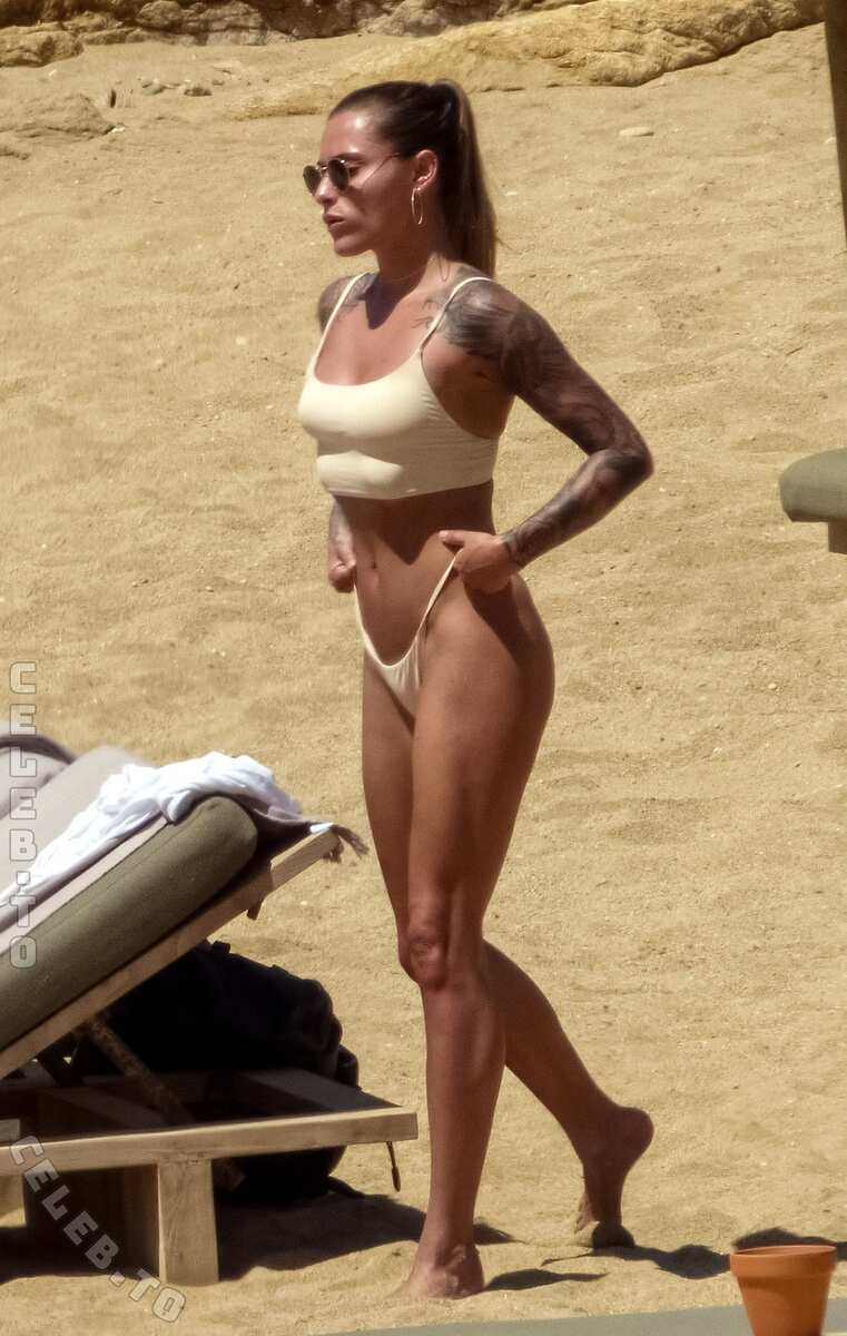 Sophia Thomalla butts