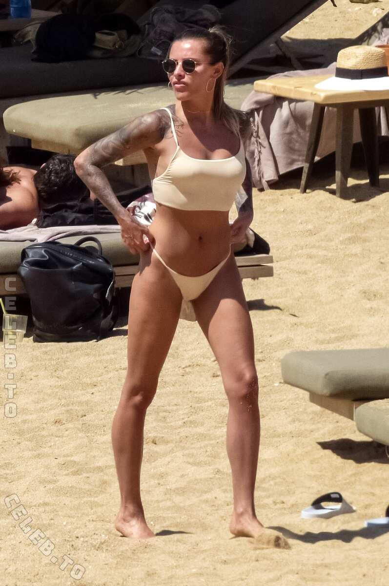 Sophia Thomalla butts
