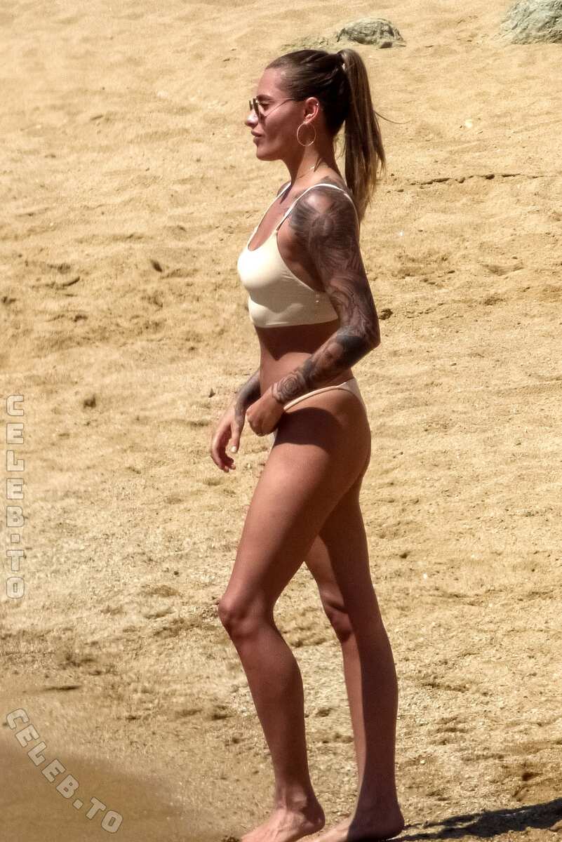 Sophia Thomalla butts