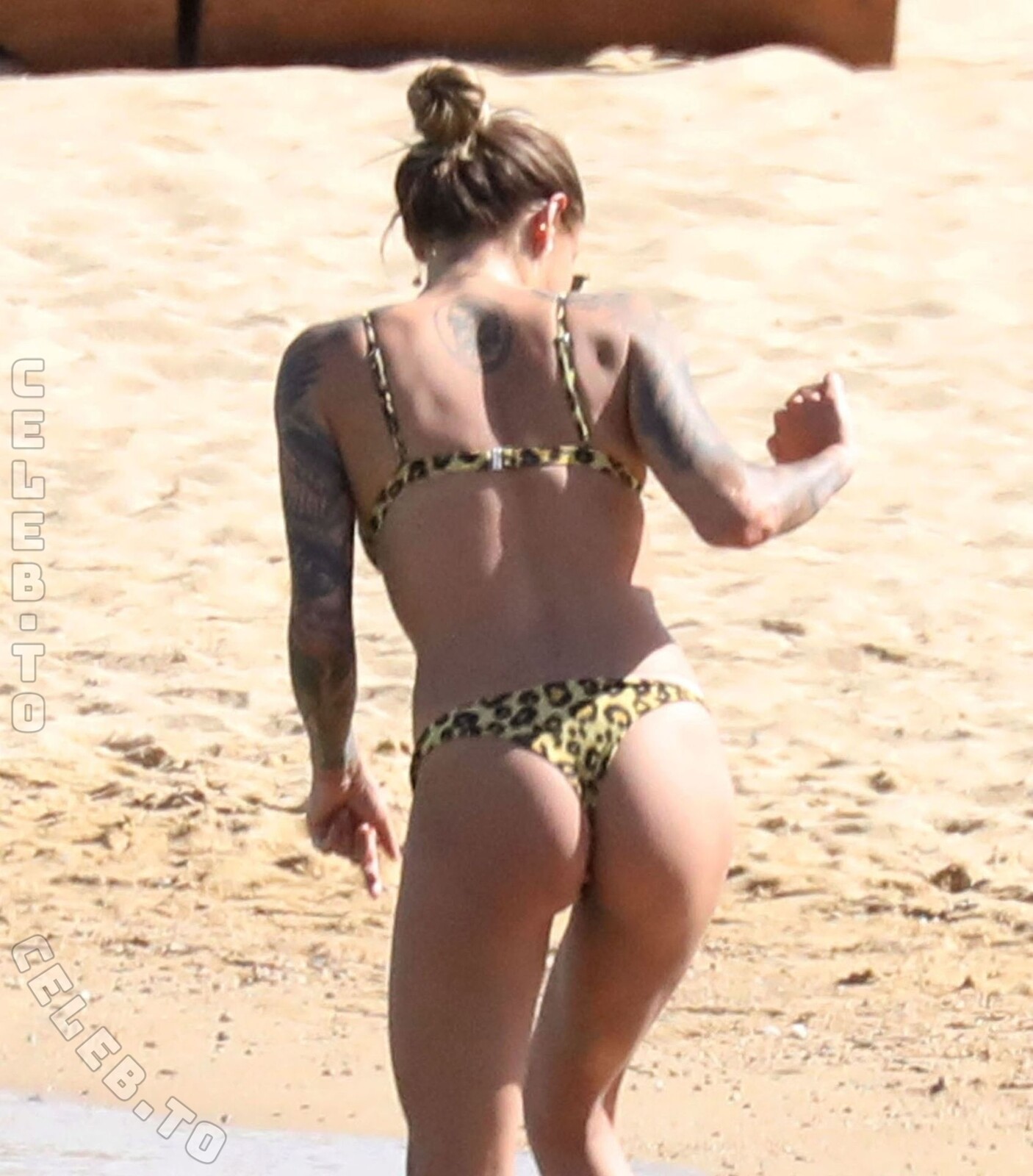 Sophia Thomalla hands