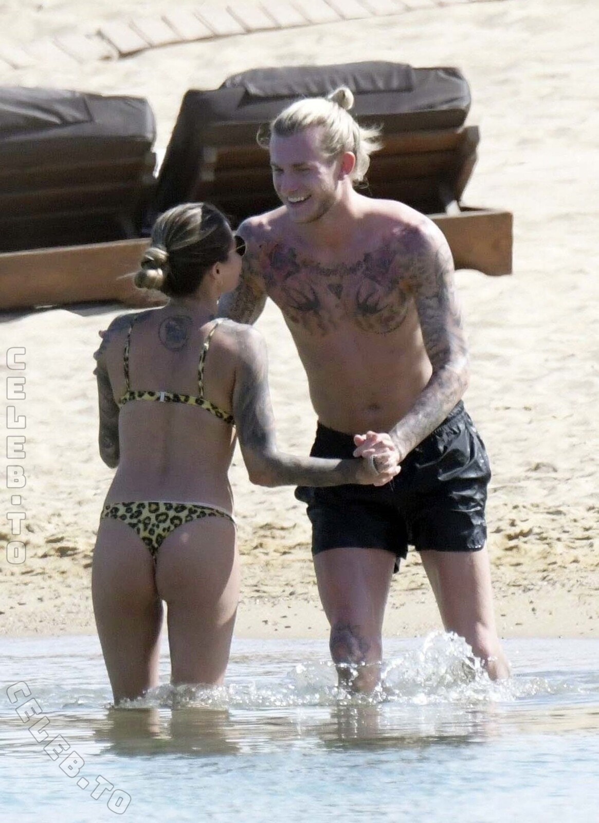 Sophia Thomalla hands