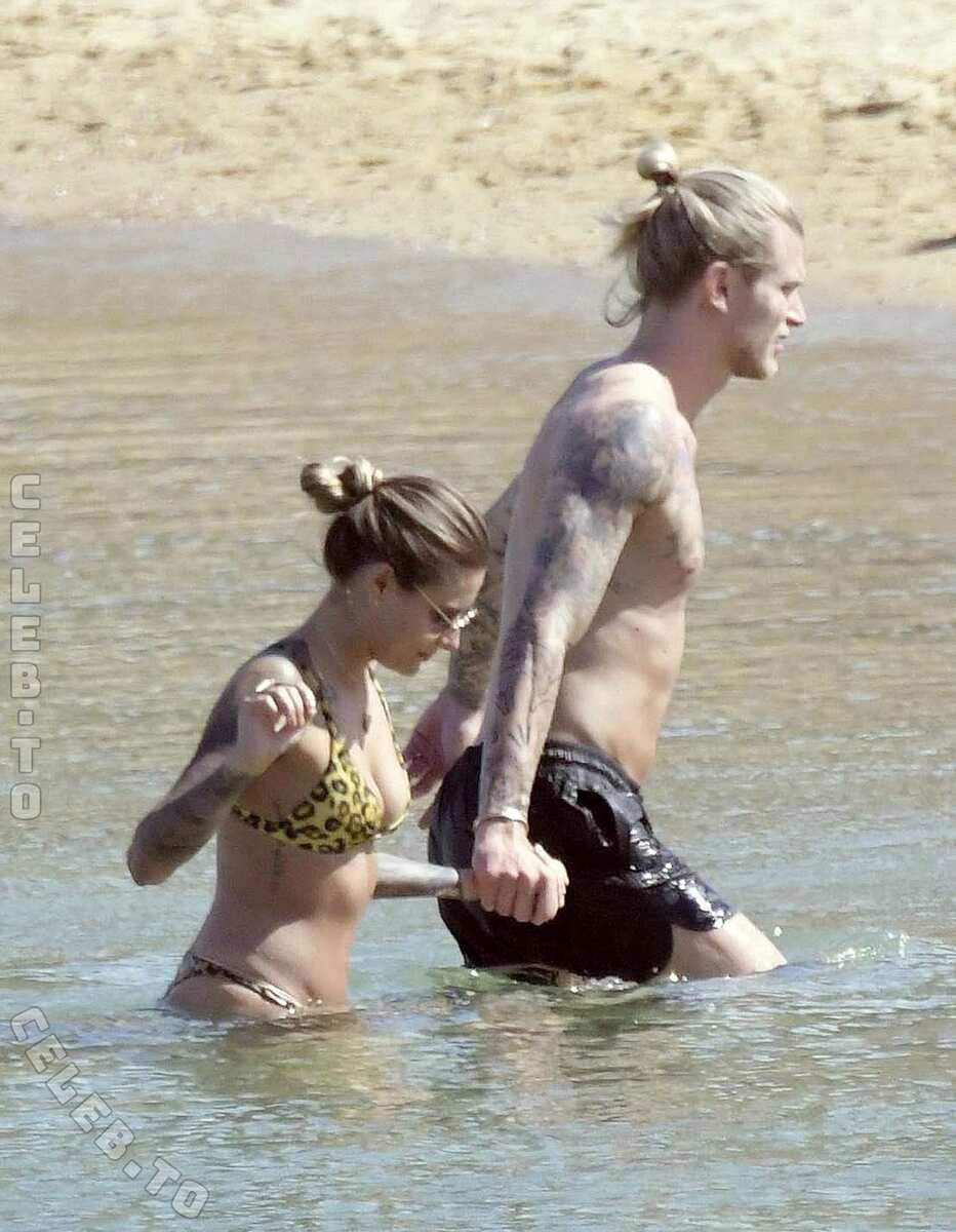 Sophia Thomalla hands