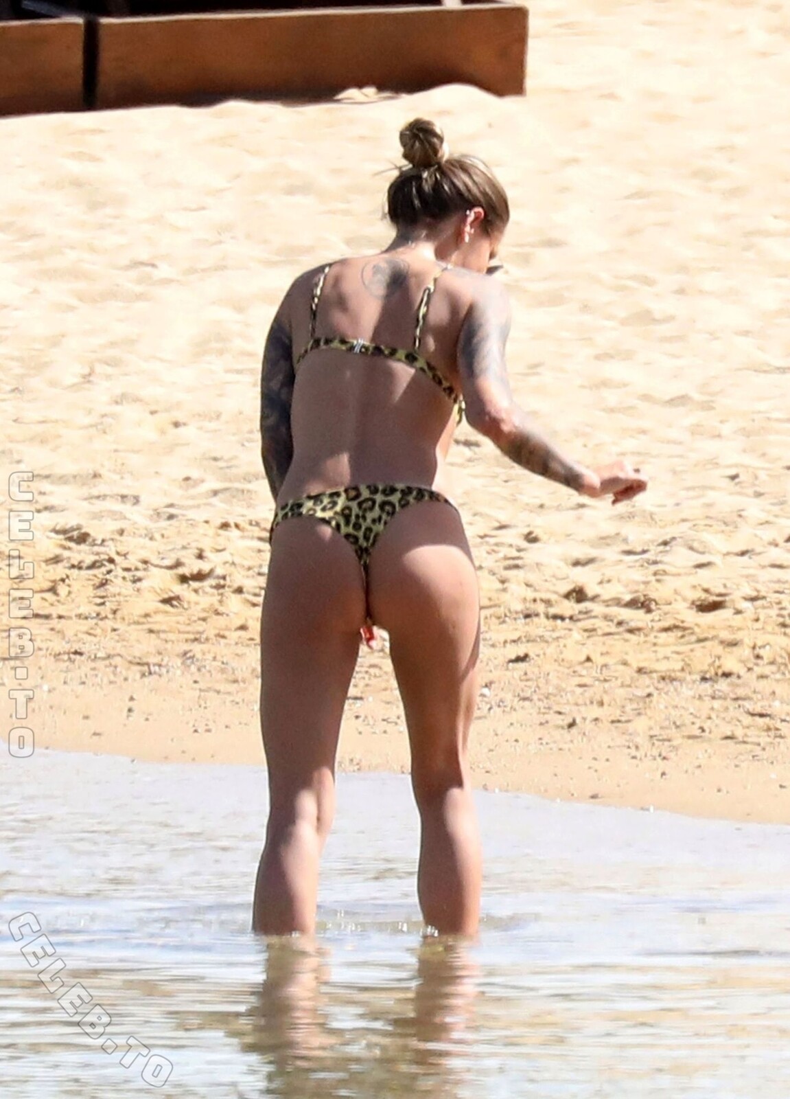 Sophia Thomalla hands
