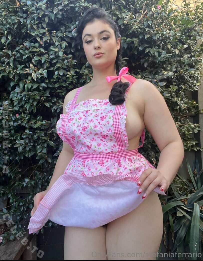 Stefania Ferrario legs