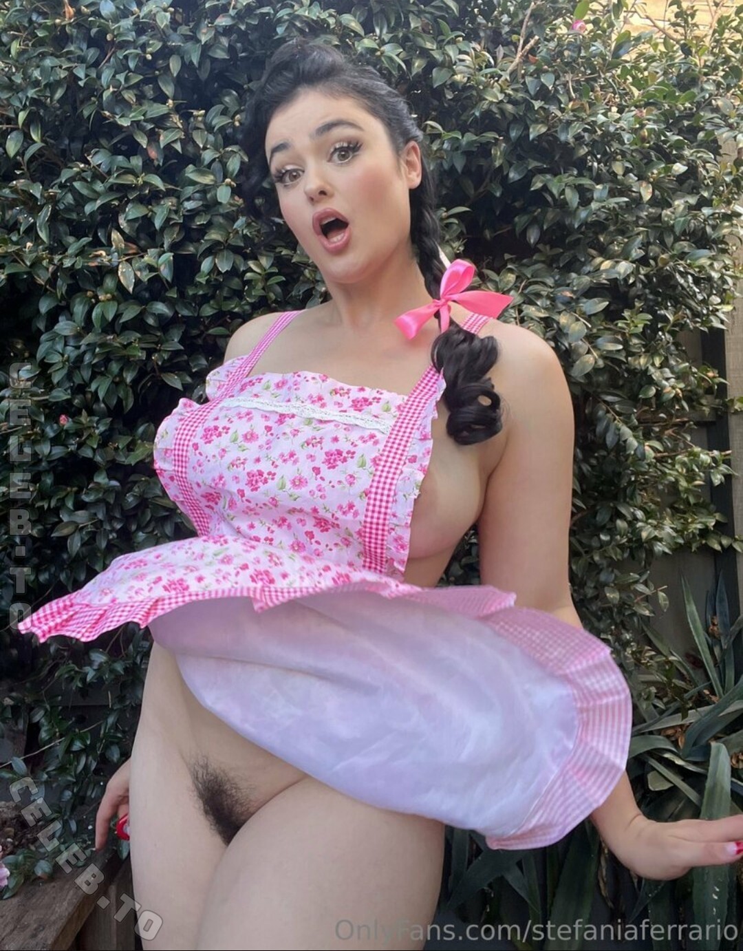 Stefania Ferrario legs