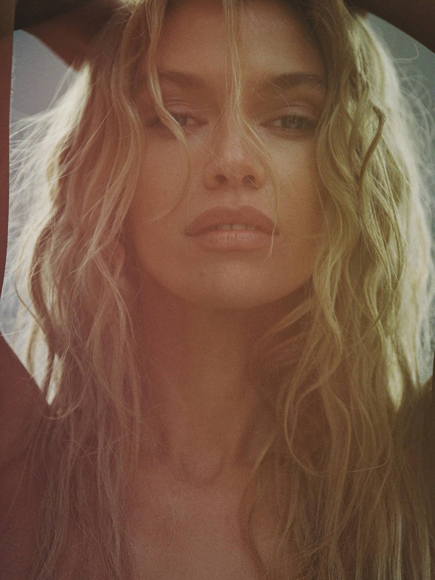 Stella Maxwell nude leaked photos
