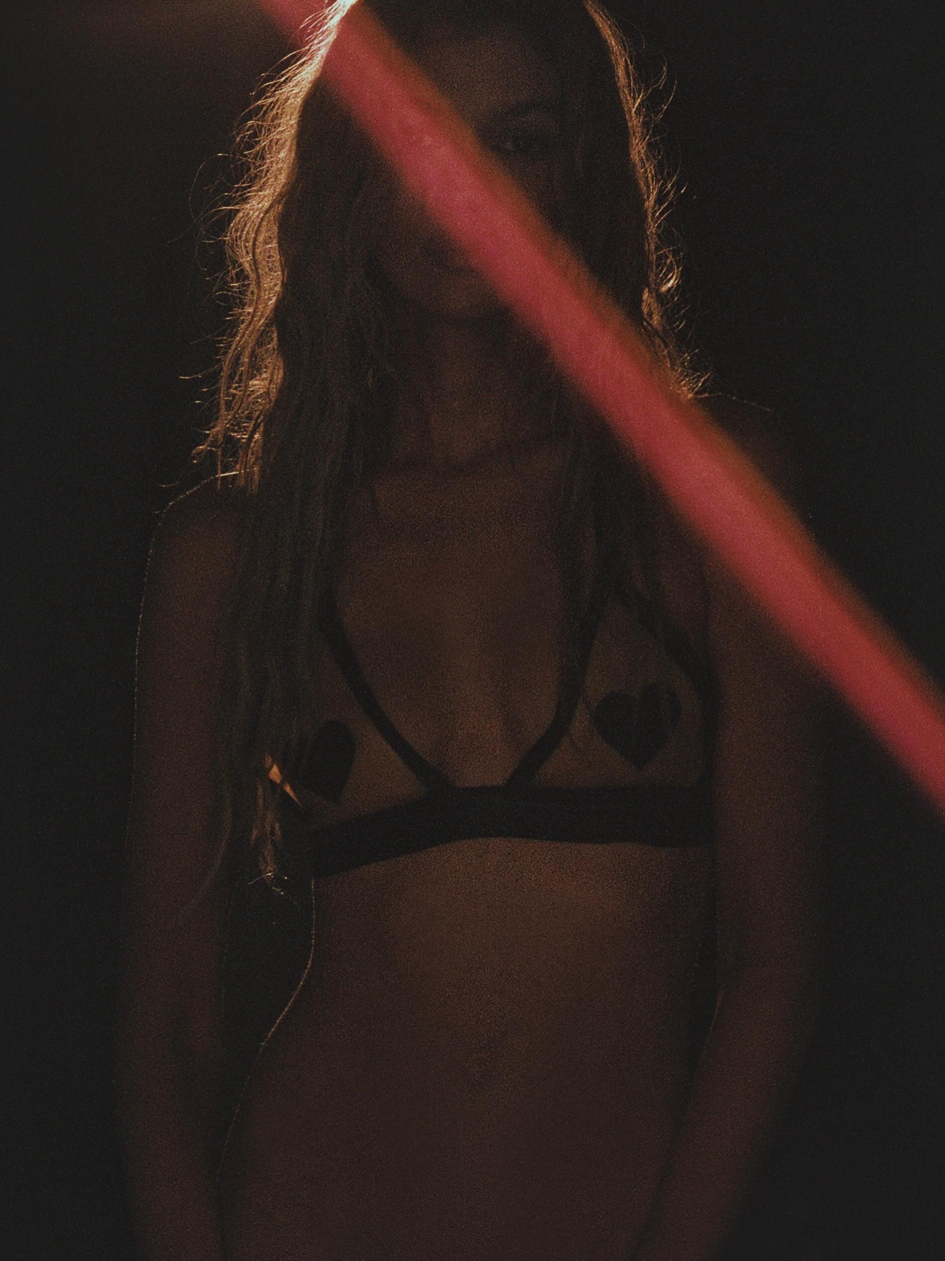 Stella Maxwell nude leaked photos