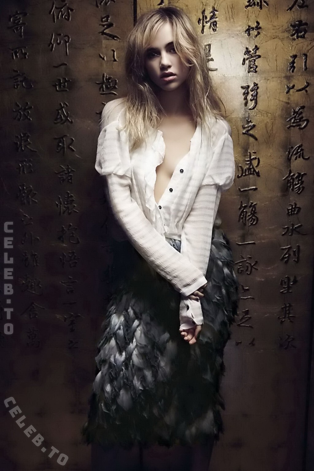 Suki Waterhouse legs
