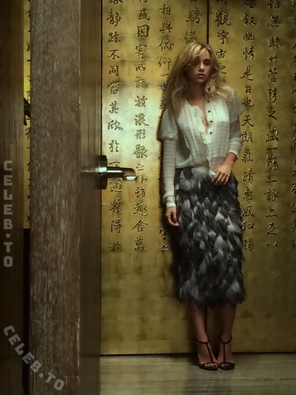 Suki Waterhouse legs