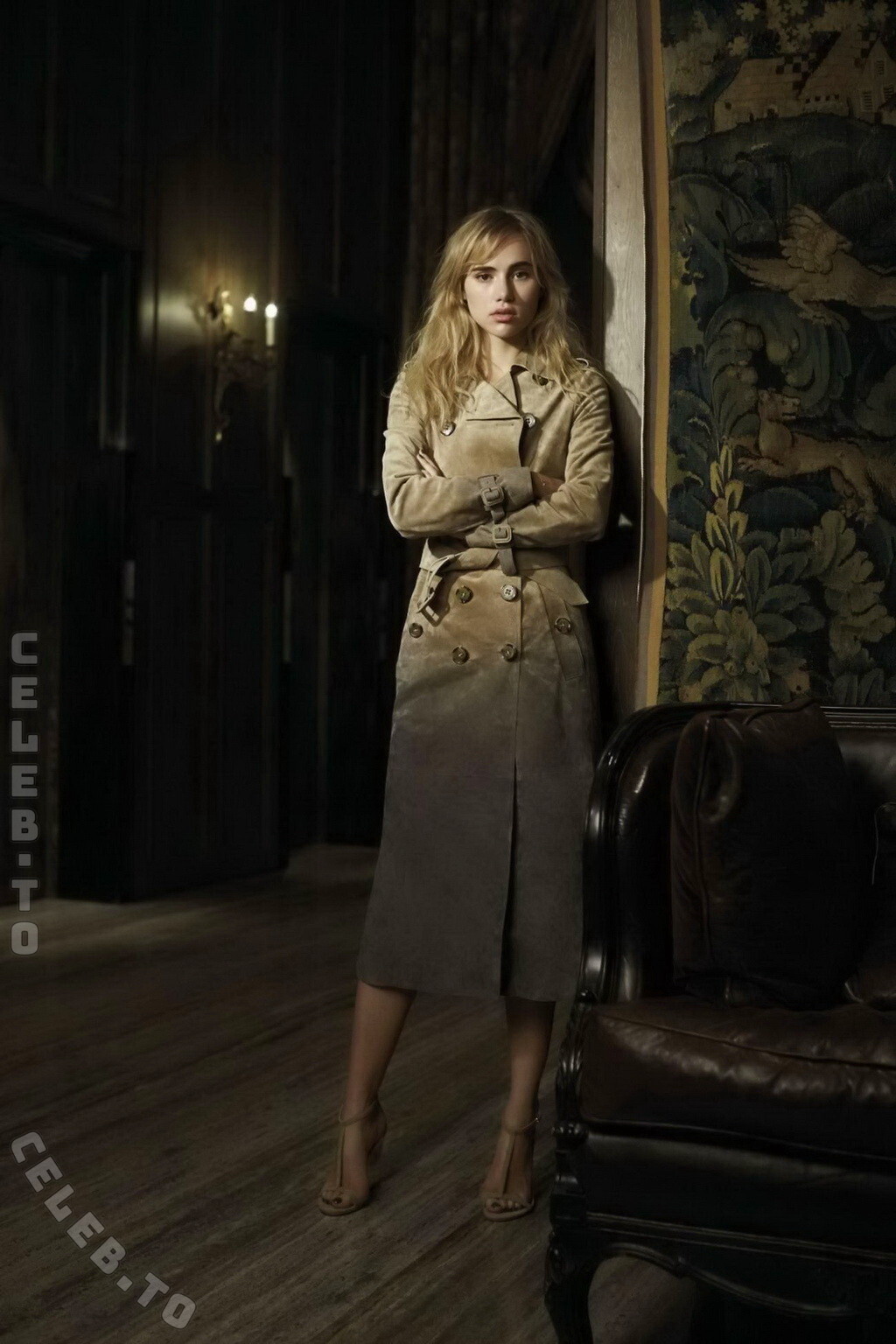 Suki Waterhouse legs