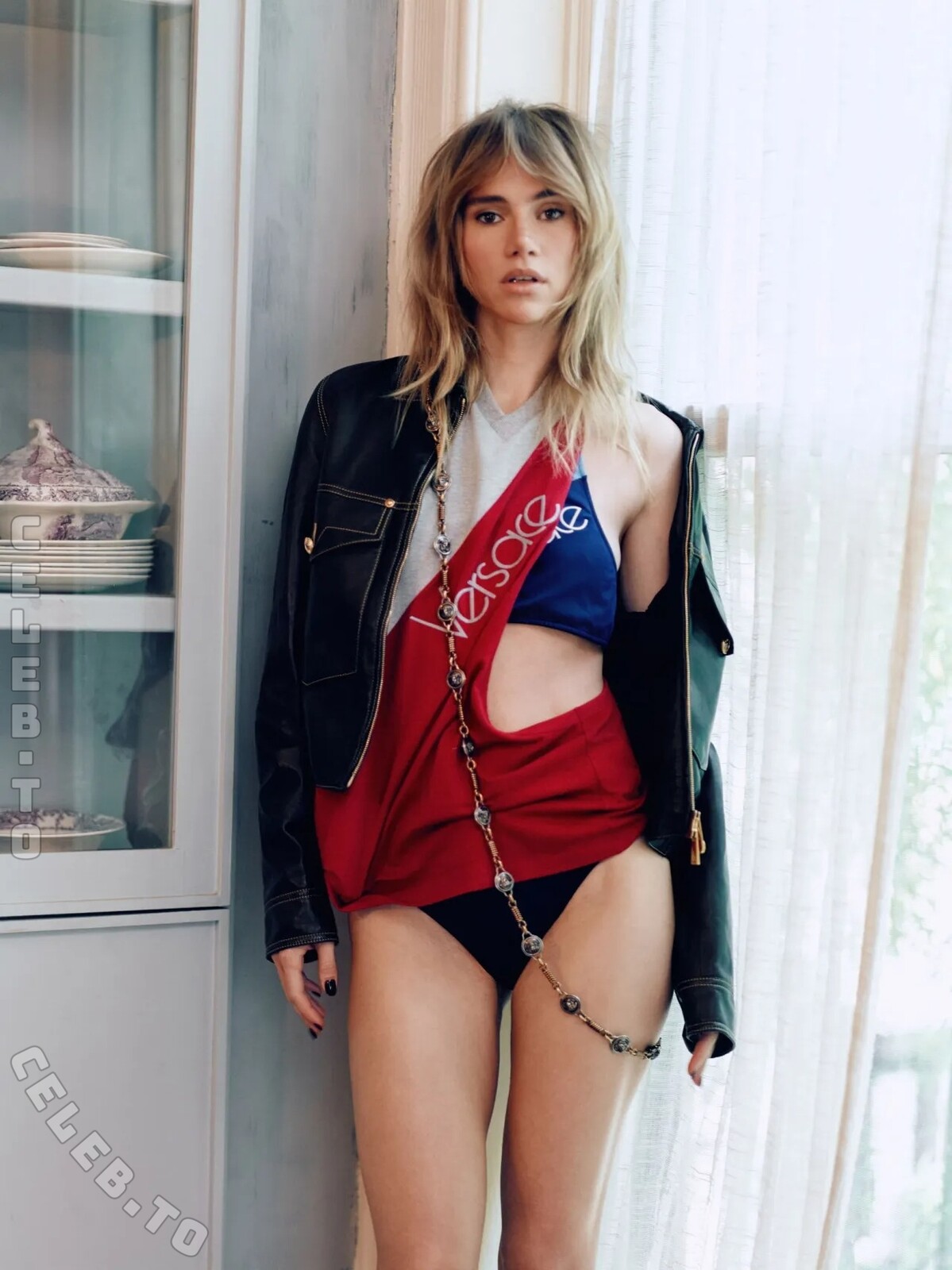 Suki Waterhouse Nude Topless Photo List