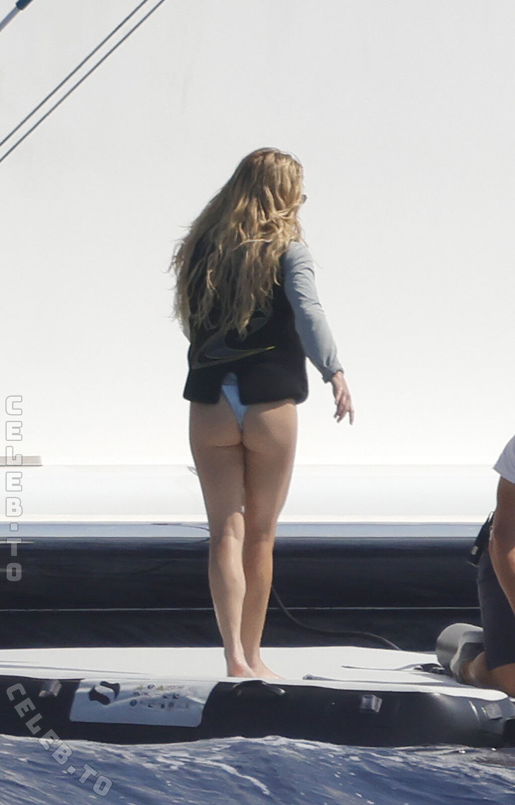 Sydney Sweeney Hot (8 Photos)