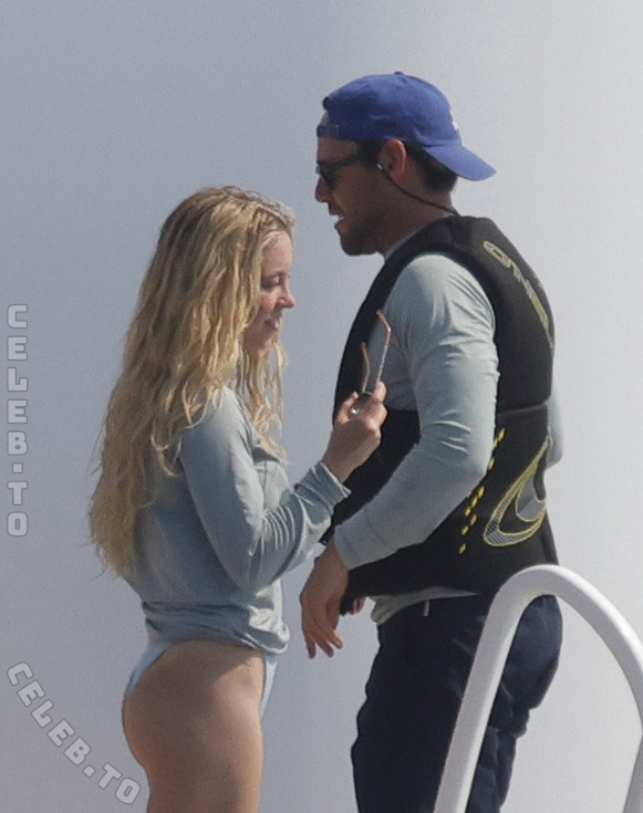 Sydney Sweeney Hot (8 Photos)