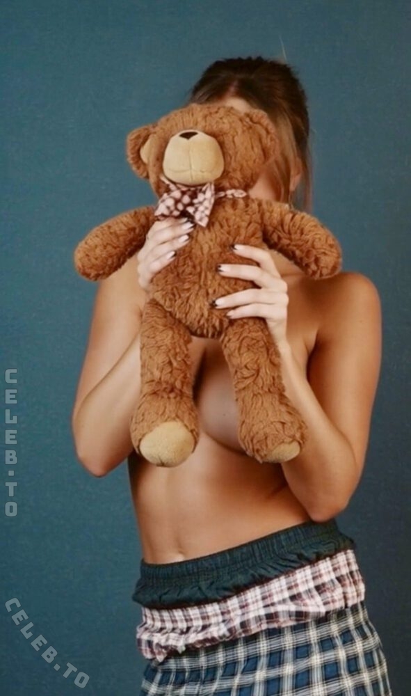 Tate McRae Nude Selfie Photos Released