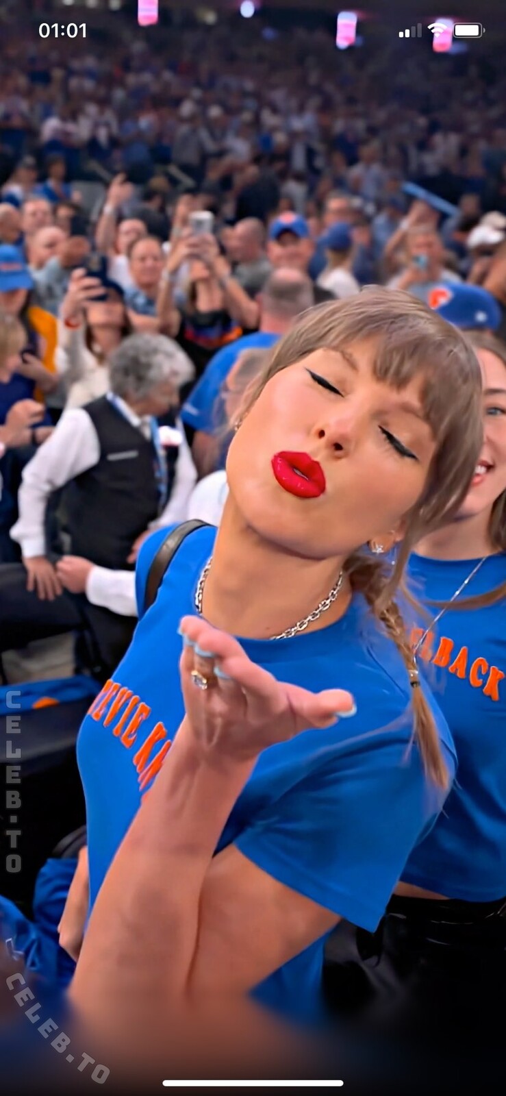 Taylor Swift legs