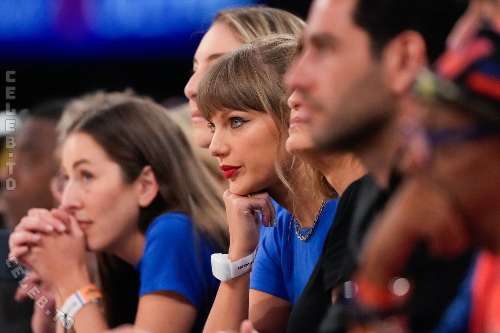 Taylor Swift legs