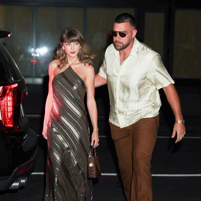 Taylor Swift hands