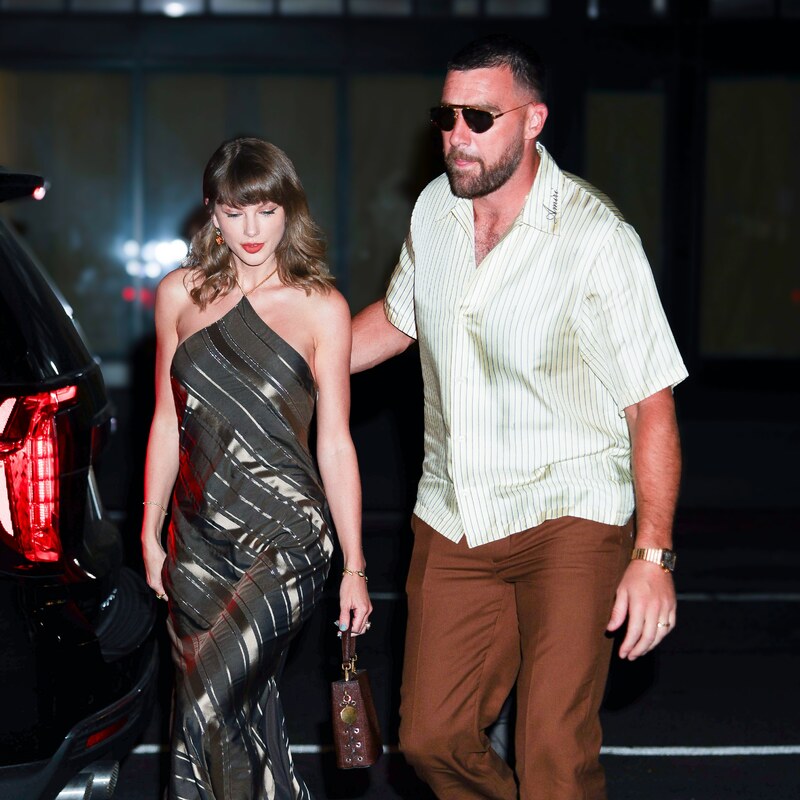 Taylor Swift hands