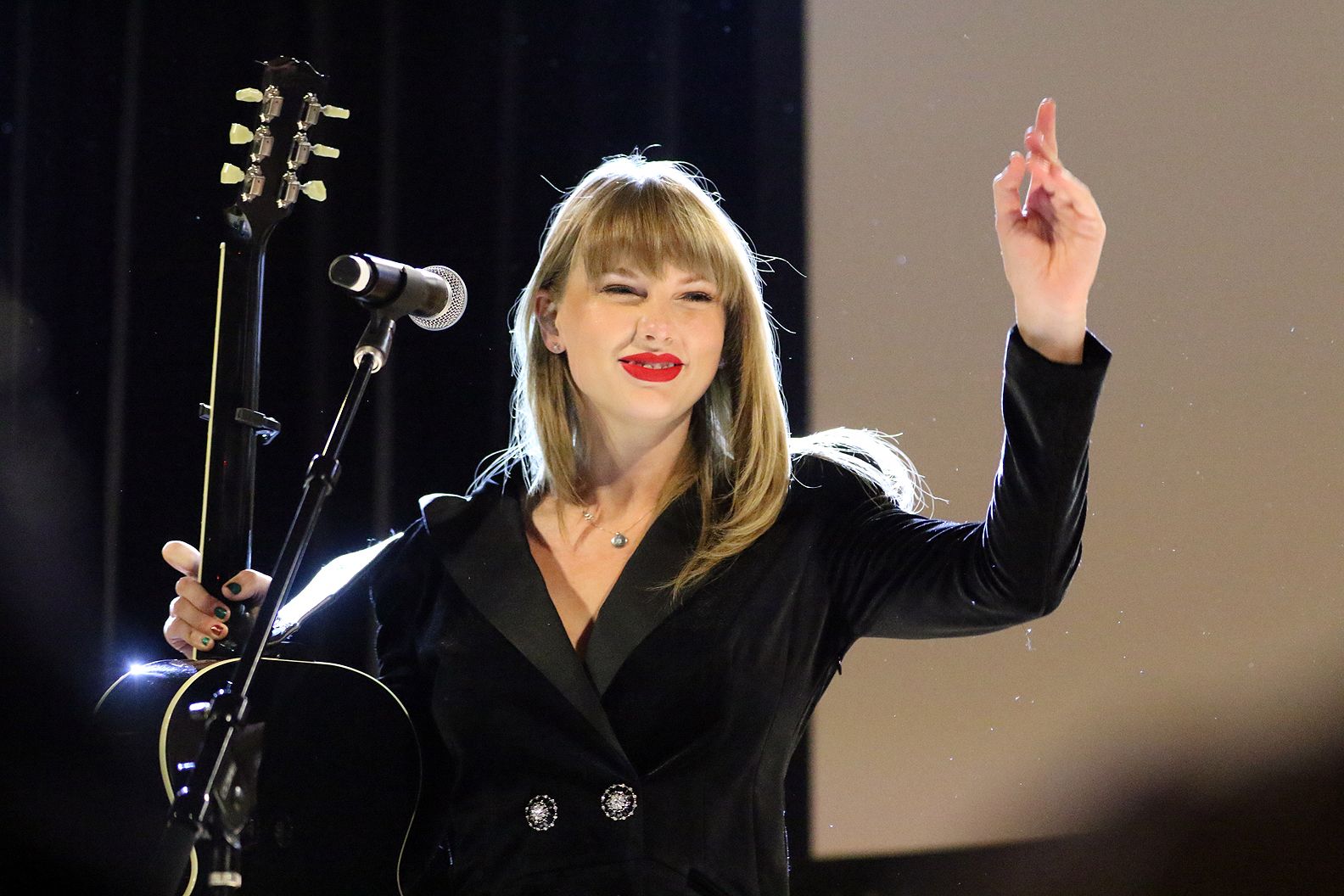 Taylor Swift Hot (8 New Photos)