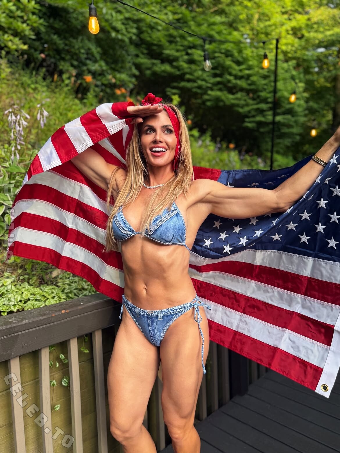 Torrie Wilson hands