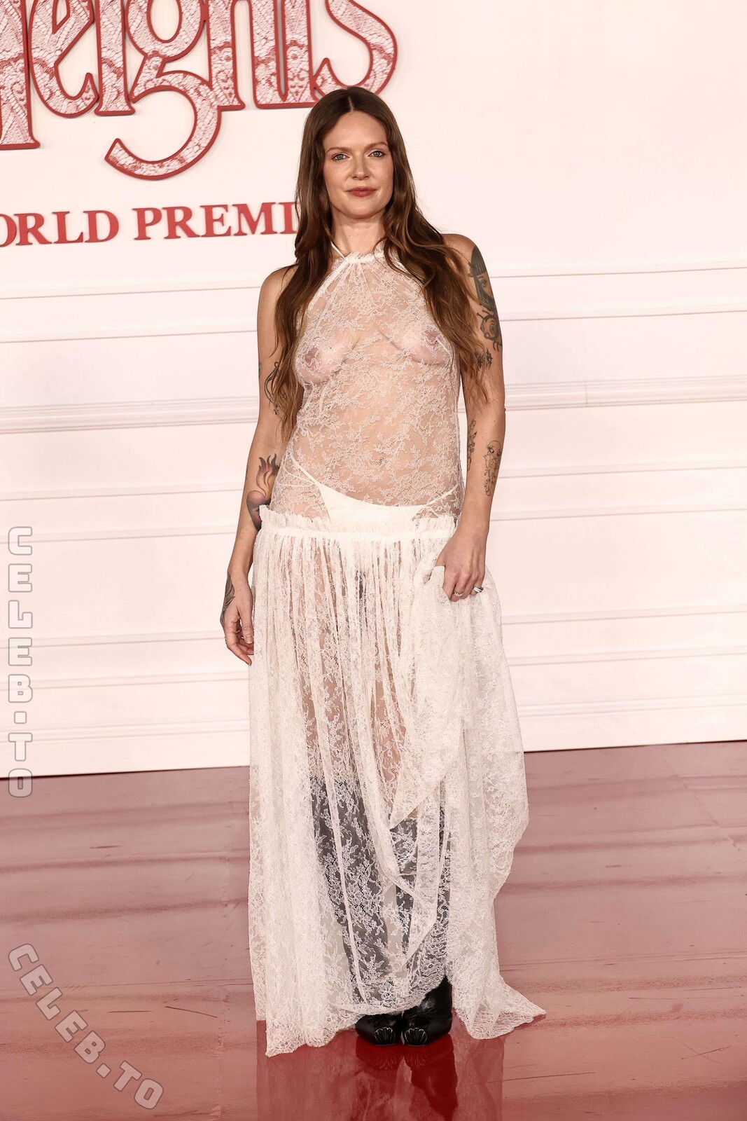 Tove Lo hands