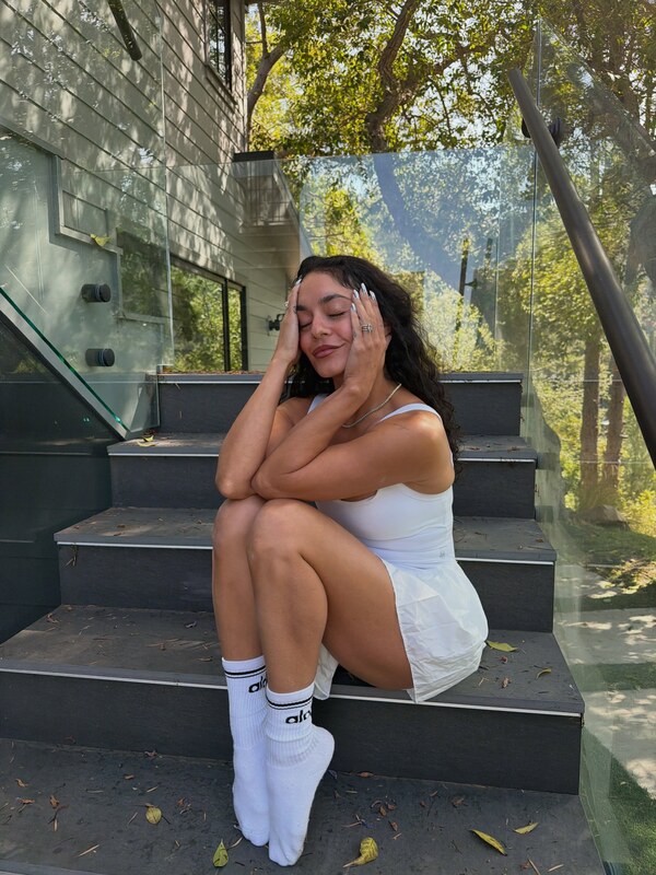 Vanessa Hudgens legs