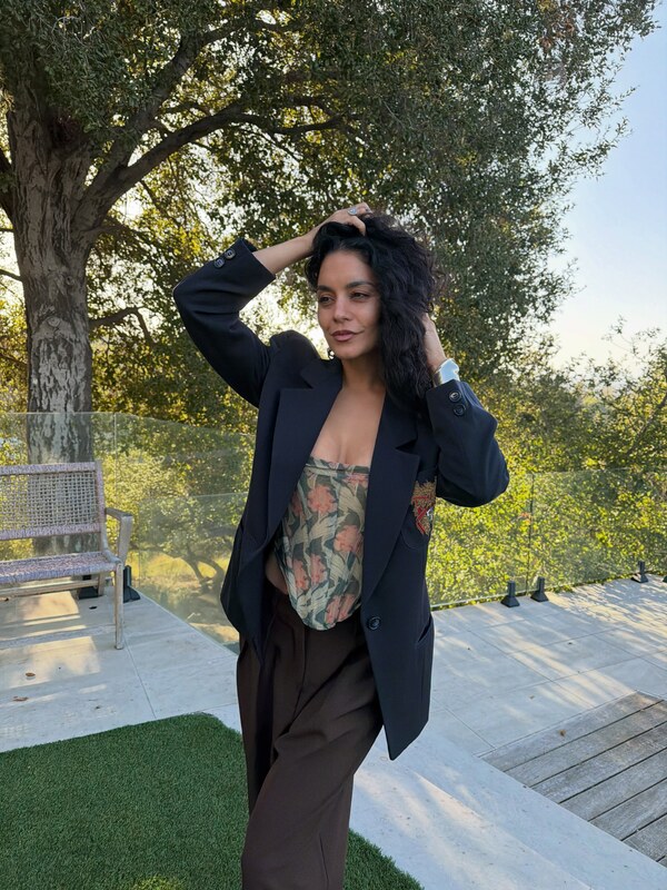 Vanessa Hudgens legs