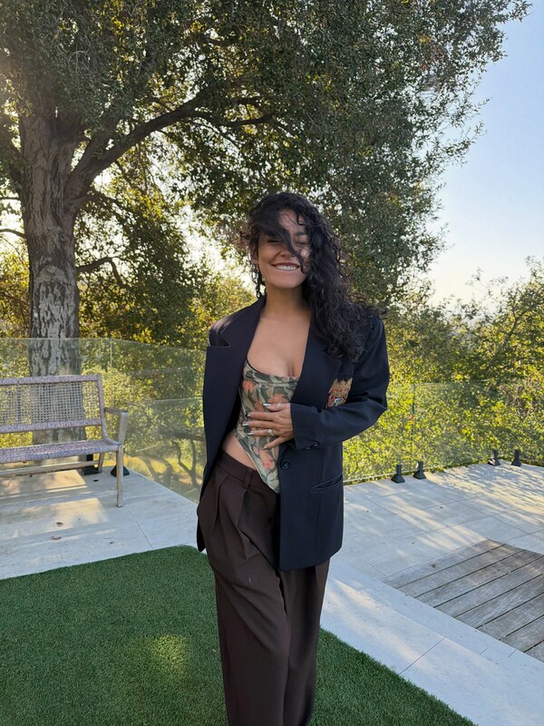 Vanessa Hudgens legs