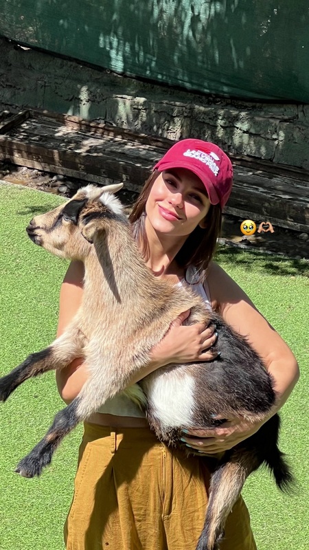 Victoria Justice butts