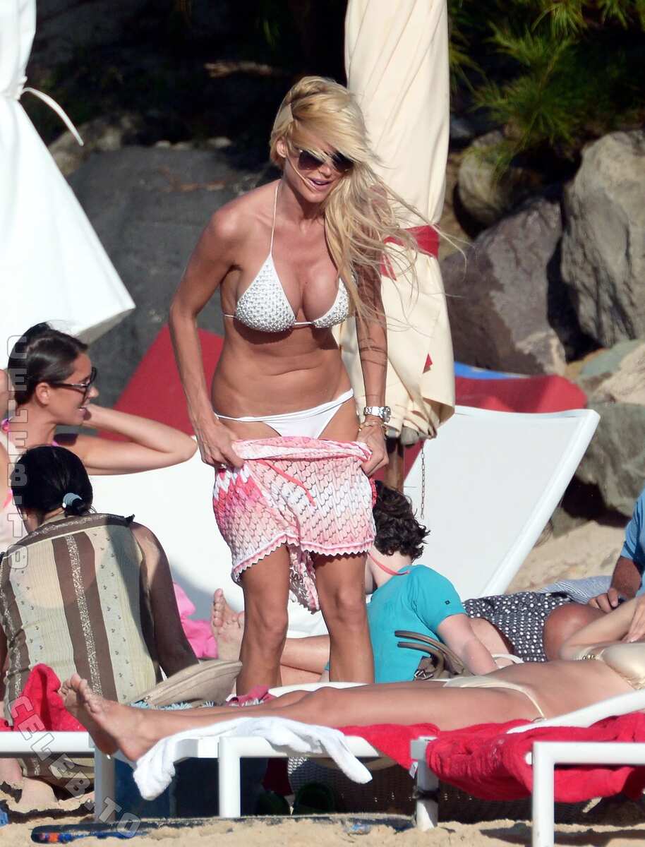 Victoria Silvstedt legs