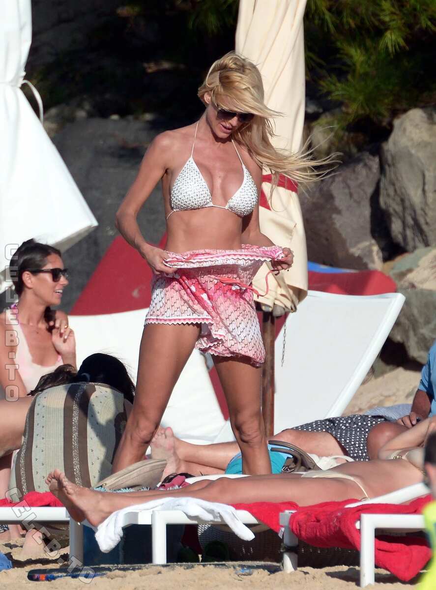 Victoria Silvstedt legs