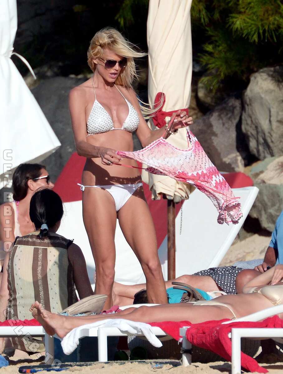 Victoria Silvstedt legs
