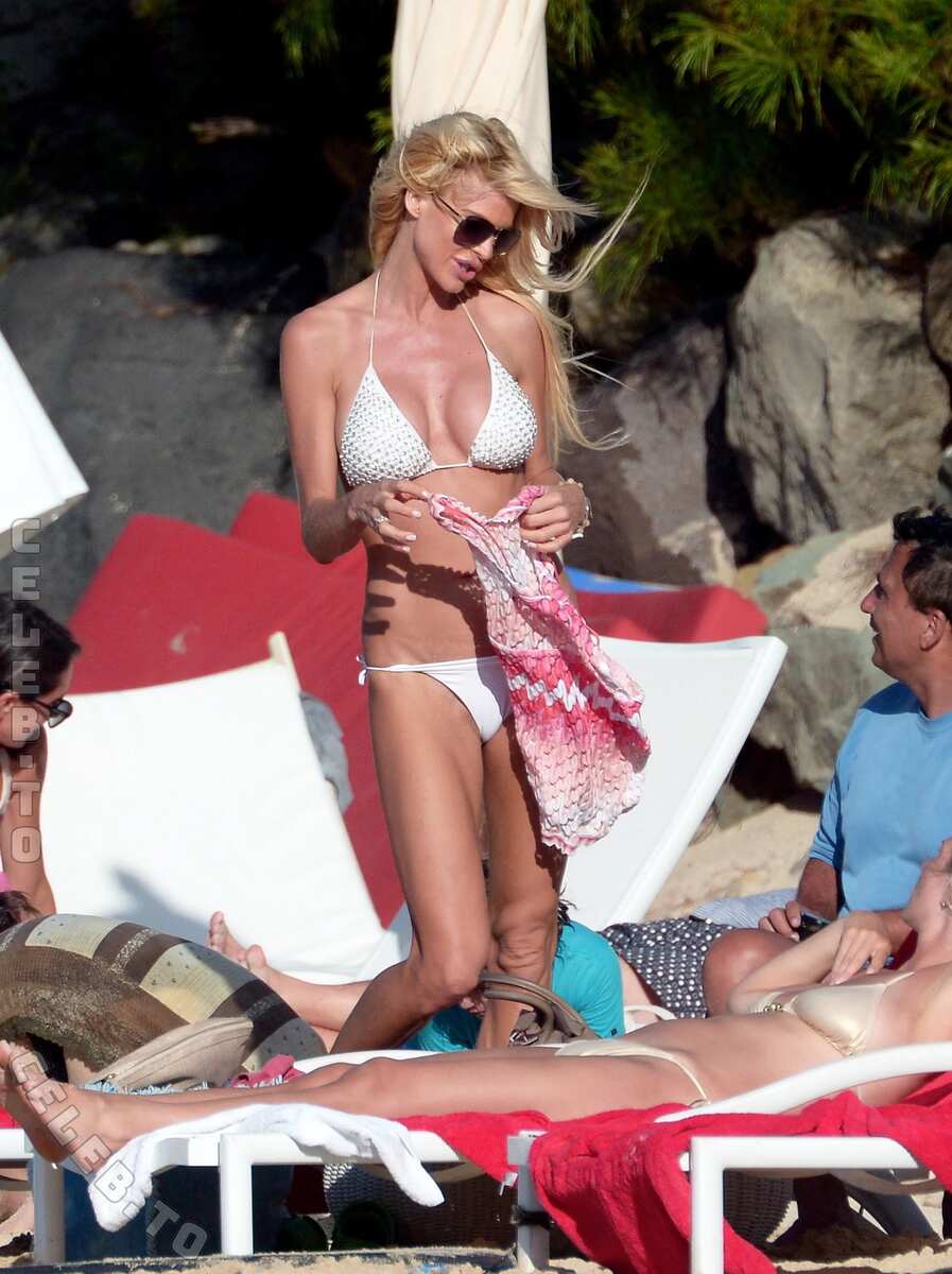 Victoria Silvstedt legs