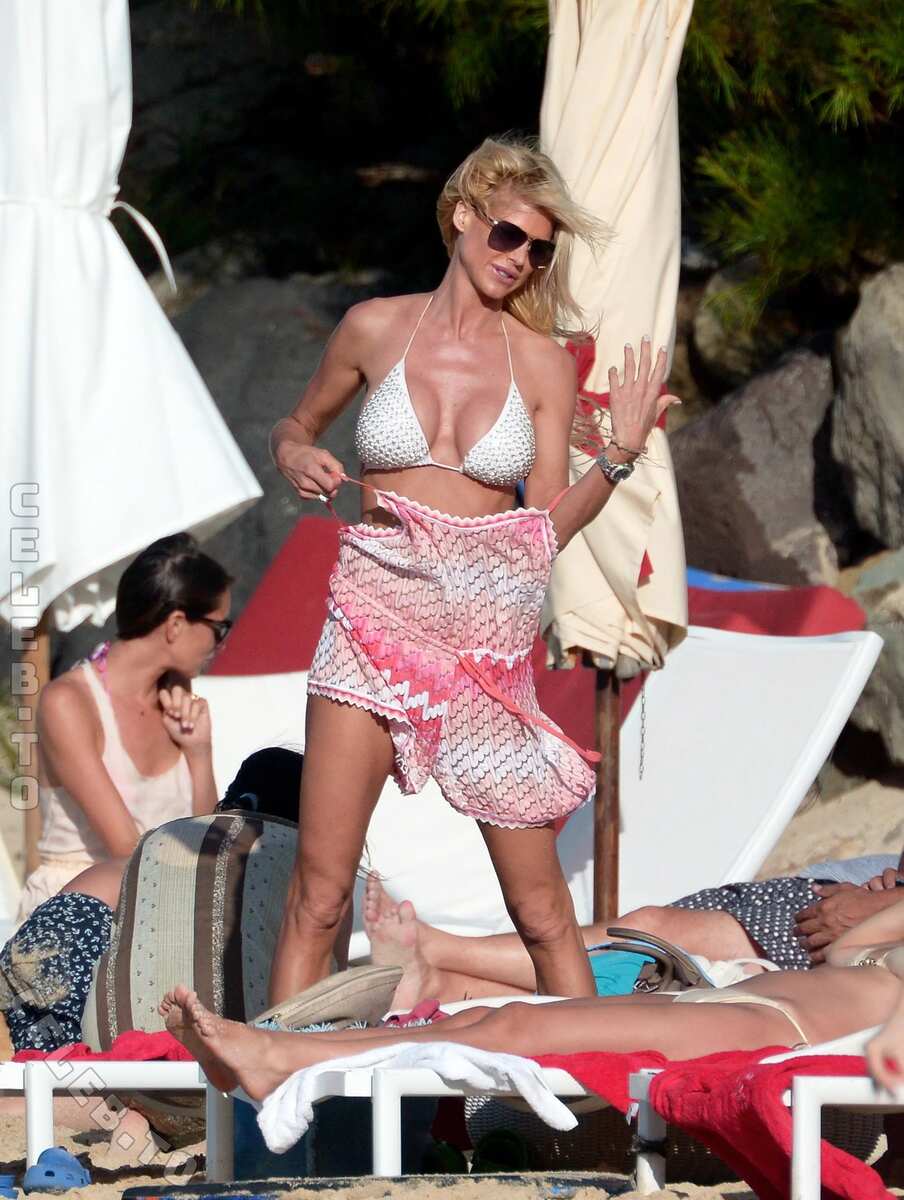 Victoria Silvstedt legs