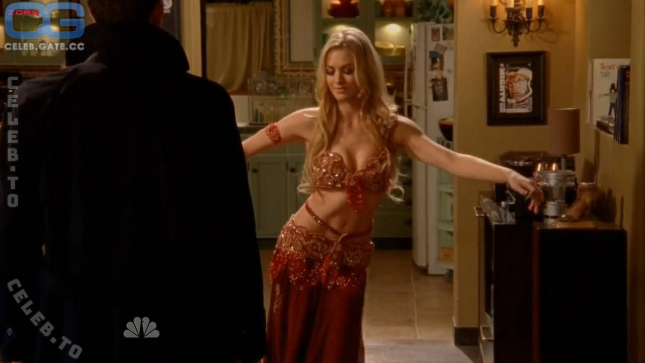 Yvonne Strahovski legs