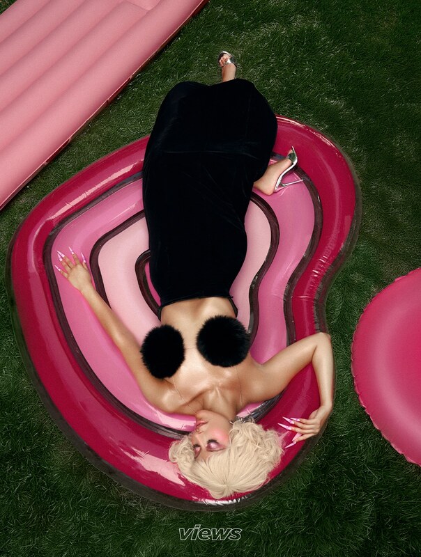 Zahia Dehar legs