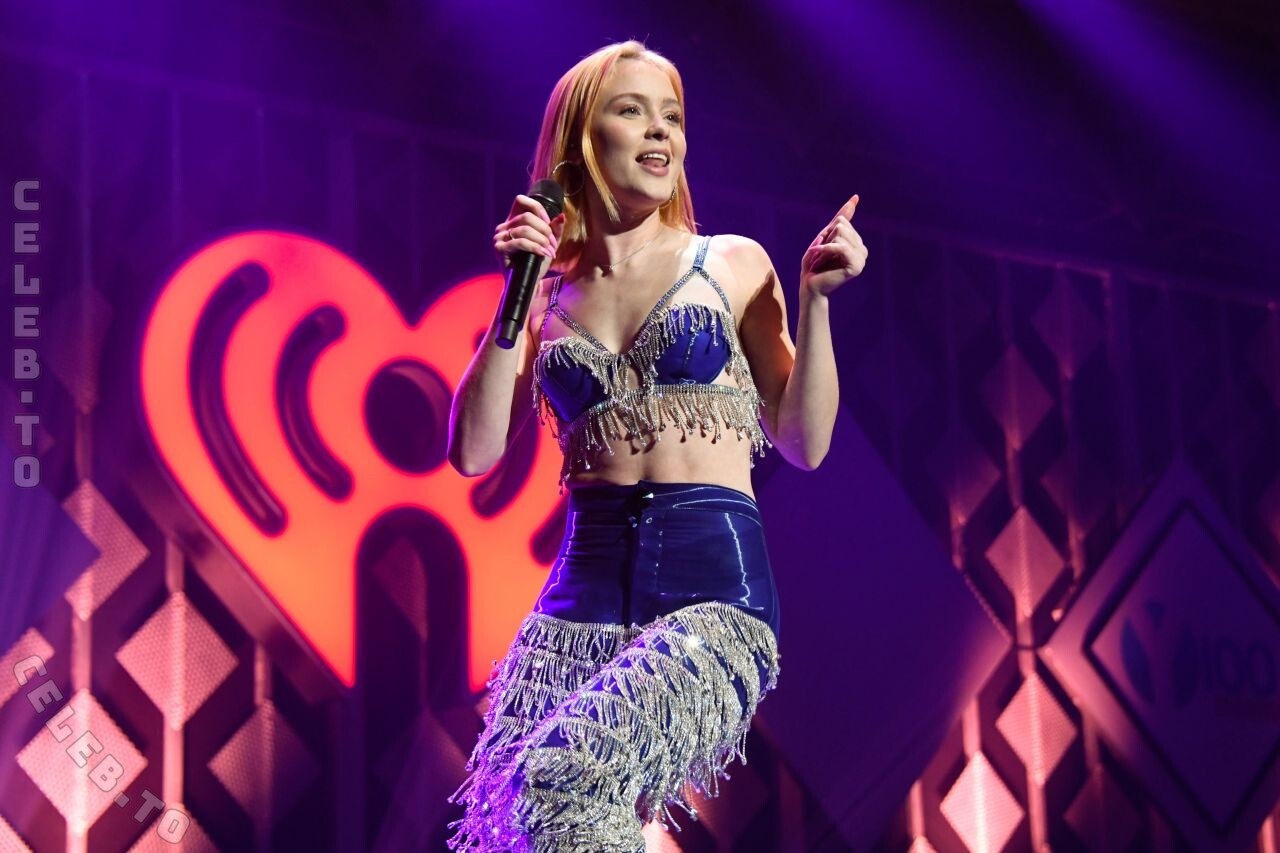Zara Larsson legs